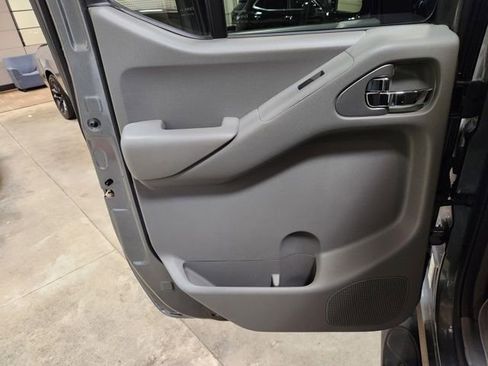 Used 2020 Nissan Frontier SV w/ Midnight Edition Floor Mats image 25