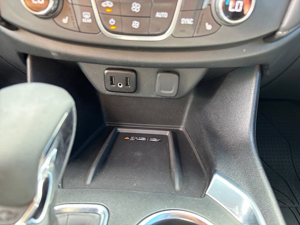 Used 2023 Chevrolet Traverse LT FWD image 27