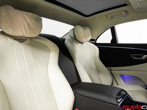 Used 2023 Bentley Flying Spur V8 image 34