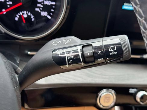 Used 2024 Kia Carnival EX FWD image 23