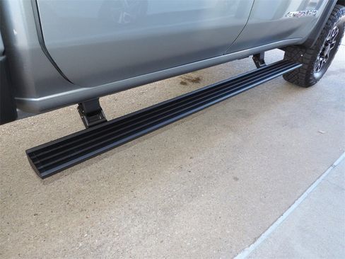 Certified 2025 GMC Sierra 2500 AT4X image 19