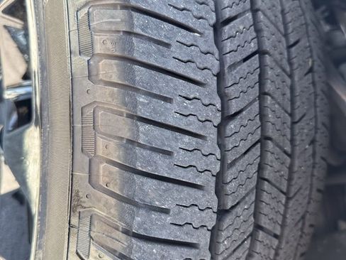 Used 2023 GMC Yukon XL SLT w/ SLT Luxury Package image 7