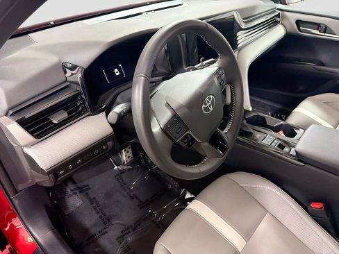 Used 2025 Toyota Camry SE FWD image 12