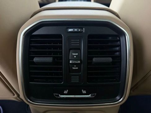 Used 2024 Porsche Macan Base image 20