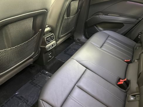 Certified 2023 Audi Q4 e-tron Prestige AWD/4WD image 11