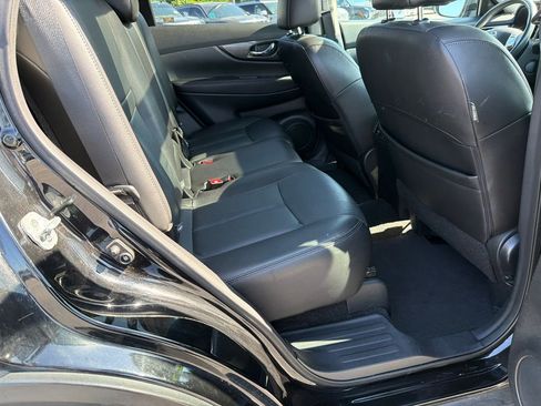Used 2016 Nissan Rogue SL w/ SL Premium Package FWD image 15