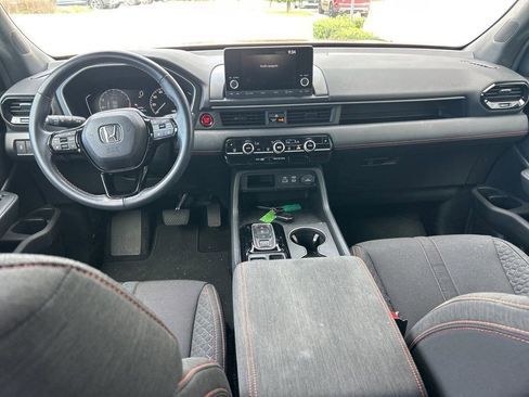 Used 2025 Honda Pilot Sport image 10