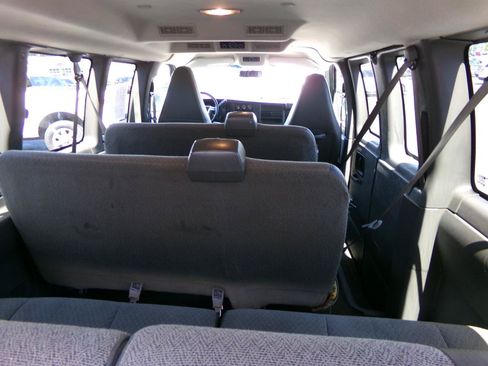 Used 2017 Chevrolet Express 2500 LT w/ LT Preferred Equipment Group RWD image 29