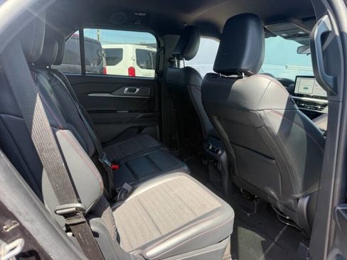 Used 2025 Ford Explorer ST-Line w/ ST-Line Street Pack AWD/4WD image 12