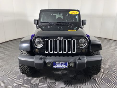 Used 2016 Jeep Wrangler Sahara w/ Connectivity Group AWD/4WD image 37