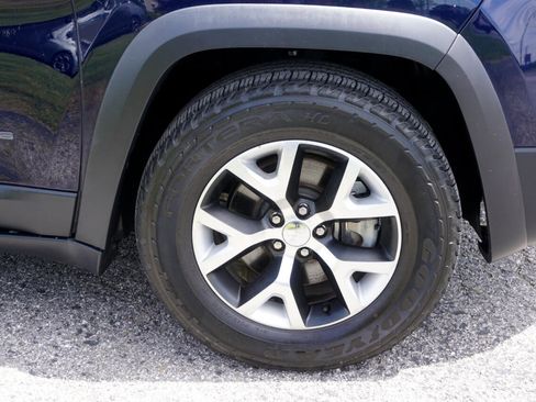 Used 2016 Jeep Cherokee Trailhawk image 6