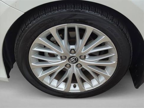 Used 2019 Toyota Camry XLE FWD image 24