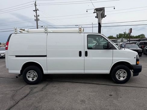 Used 2019 Chevrolet Express 3500 w/ Driver Convenience Package RWD image 4
