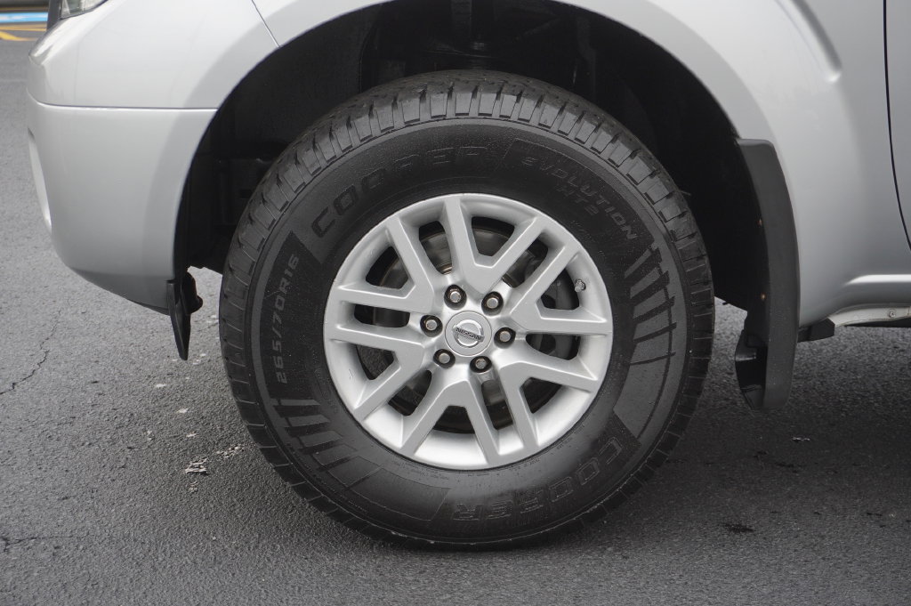 Used 2014 Nissan Frontier SV w/ SV Value Truck Package AWD/4WD image 10