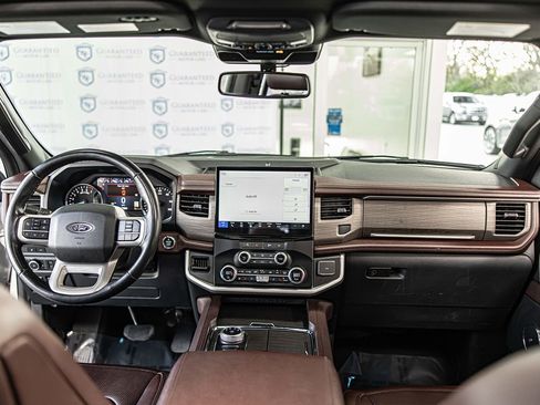 Used 2024 Ford Expedition Limited image 39