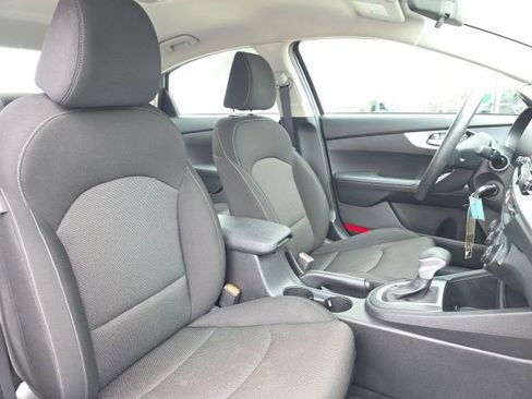 Used 2024 Kia Forte LXS image 8