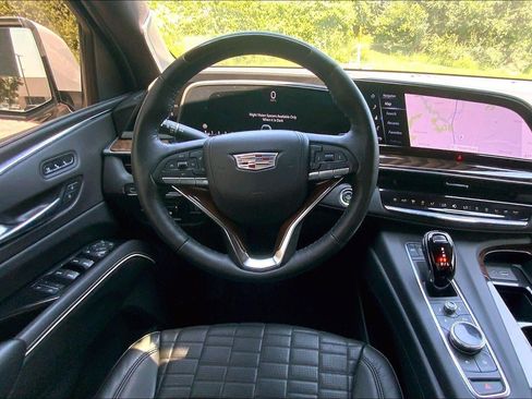 Used 2022 Cadillac Escalade Premium Luxury Platinum AWD/4WD image 5