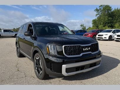 Used 2023 Kia Telluride EX w/ EX Captain's Chair Package