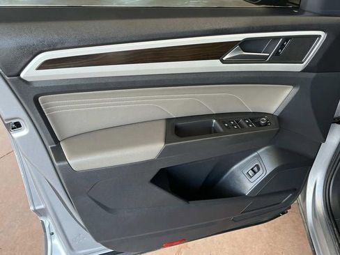 Used 2023 Volkswagen Atlas SE image 25