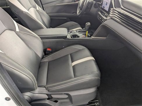 Used 2025 Toyota Camry SE image 29