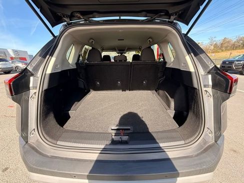 Certified 2023 Nissan Rogue SV image 18