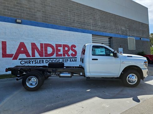New 2026 RAM 3500 Tradesman AWD/4WD image 8