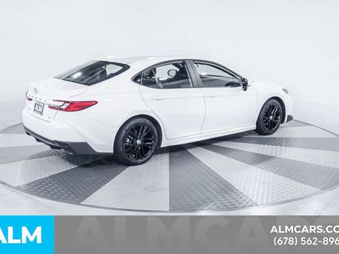 Used 2025 Toyota Camry SE image 10