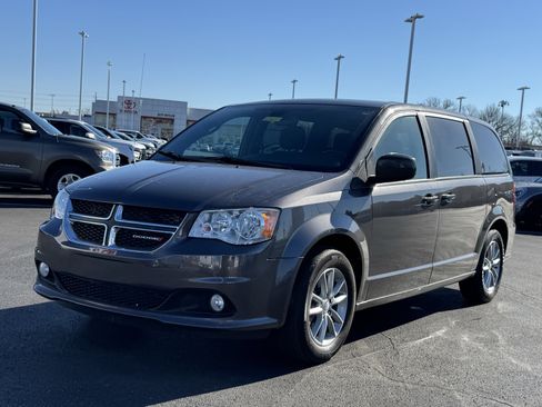 Used 2020 Dodge Grand Caravan SE image 20