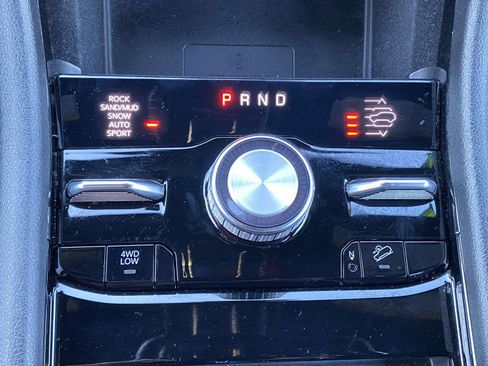 Used 2022 Jeep Grand Cherokee Overland w/ Luxury Tech Group IV image 32