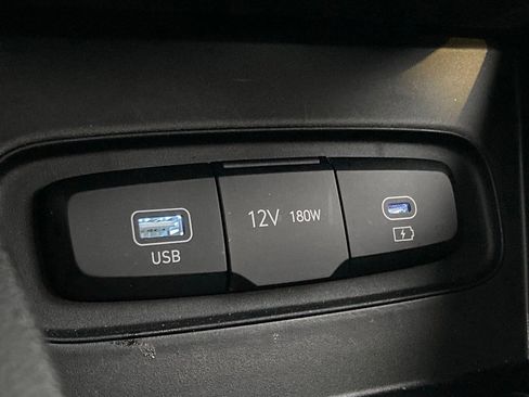 Used 2025 Hyundai Venue SEL image 26