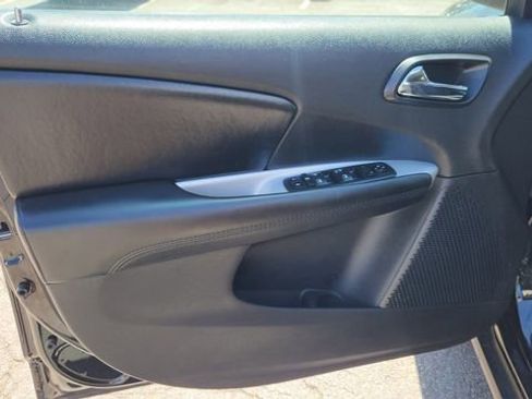 Used 2020 Dodge Journey SE w/ Blacktop Package FWD image 22