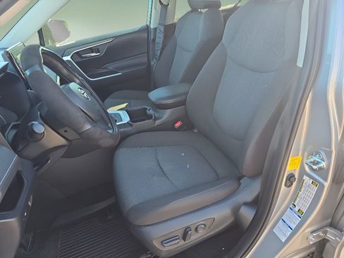 Used 2022 Toyota RAV4 XLE image 13