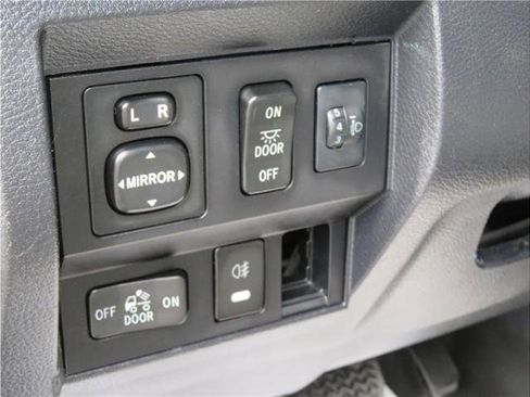 Used 2017 Toyota Tundra SR w/ Tundra Package #1 image 9