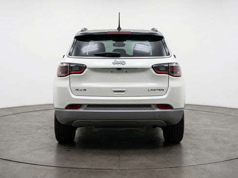 Used 2025 Jeep Compass Trailhawk AWD/4WD image 7