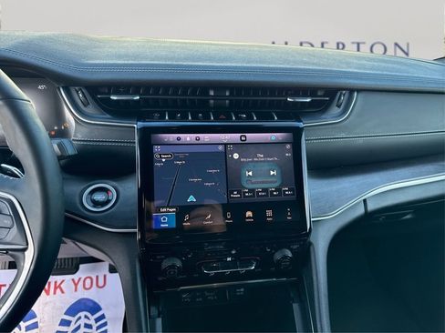 Used 2024 Jeep Grand Cherokee Limited w/ Black Appearance Package image 16