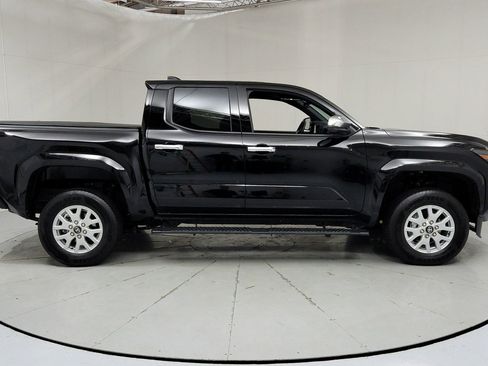 Used 2025 Toyota Tacoma SR AWD/4WD image 6