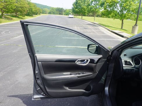 Used 2017 Nissan Sentra SV w/ Style Package image 13