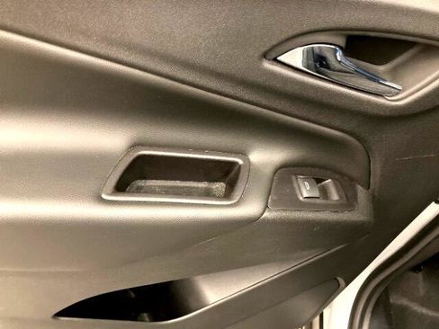 Used 2018 Chevrolet Equinox LT image 32