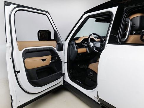 New 2026 Land Rover Defender 130 X-Dynamic SE image 27