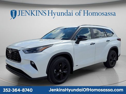 Used 2025 Toyota Highlander XLE AWD/4WD image 11