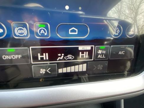 Certified 2024 Subaru Crosstrek 2.0i Premium image 28