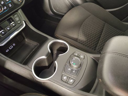Used 2020 GMC Terrain SLE w/ Driver Convenience Package AWD/4WD image 26