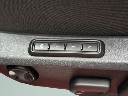 Used 2021 Volkswagen Atlas SEL Premium image 17