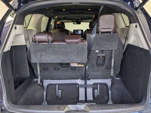 Certified 2022 Toyota Sienna Platinum FWD image 8