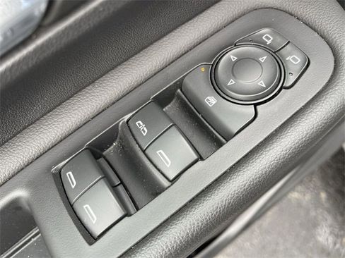 Used 2023 GMC Terrain SLE w/ Driver Convenience Package image 13