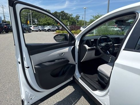 New 2025 Hyundai Tucson SE image 12