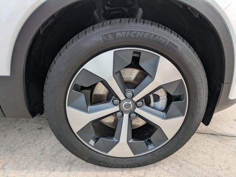 Used 2025 Volvo XC40 B5 Plus w/ Protection Package Premier AWD/4WD image 9