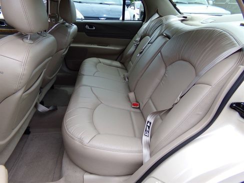 Used 2001 Lincoln Continental image 28