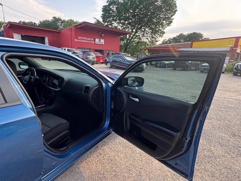 Used 2020 Dodge Charger SXT w/ Blacktop Package image 16