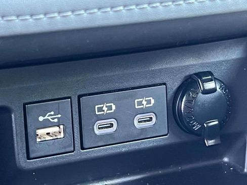 Used 2023 Toyota Highlander LE image 34